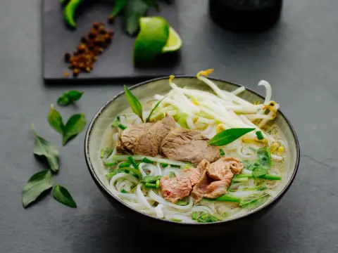 Pho-Suppe selber machen - Brühe, Nudeln und Varianten