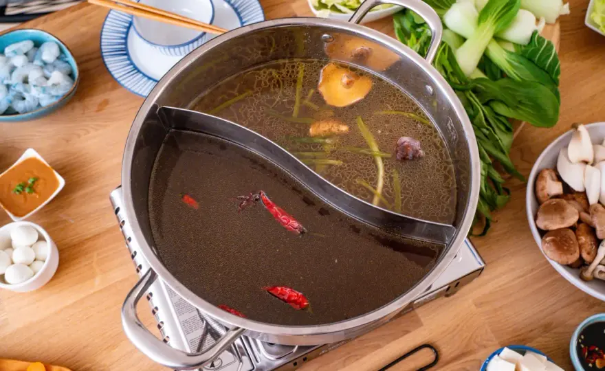 Hot Pot vegetarisch - Brühe, Zutaten und Dips für den Tisch