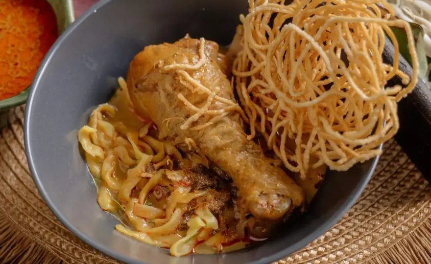 Khao soi selber kochen - cremige Nudelsuppe aus Nordthailand