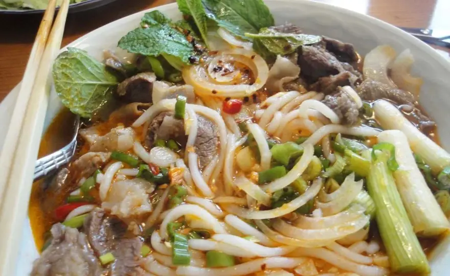 Bún bò Huế - die kräftige vietnamesische Suppe mit Charakter