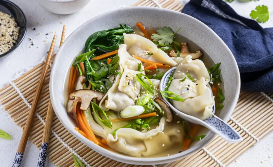 Wantan-Suppe mit Pak Choi einfach selber machen
