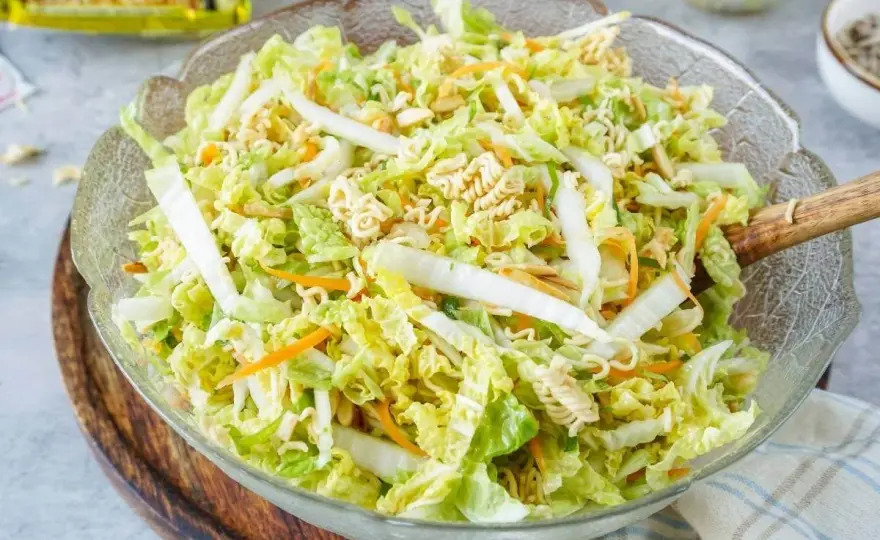 Yum-Yum-Salat mit Chinakohl - knackig und schnell gemacht