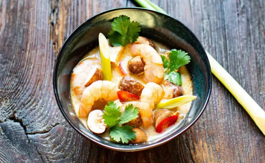 Tom Kha Gung mit Garnelen - so gelingt die Kokossuppe
