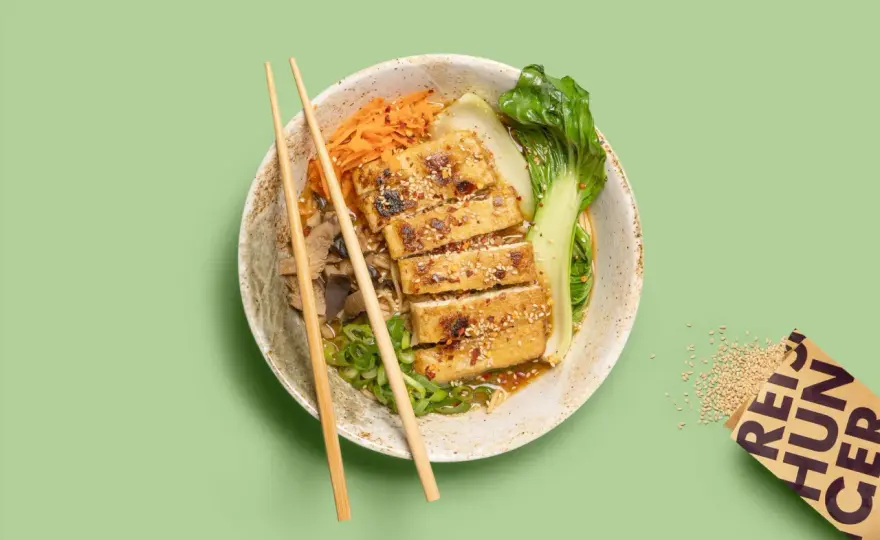Vegetarisches Ramen-Rezept mit Miso und knusprigem Tofu