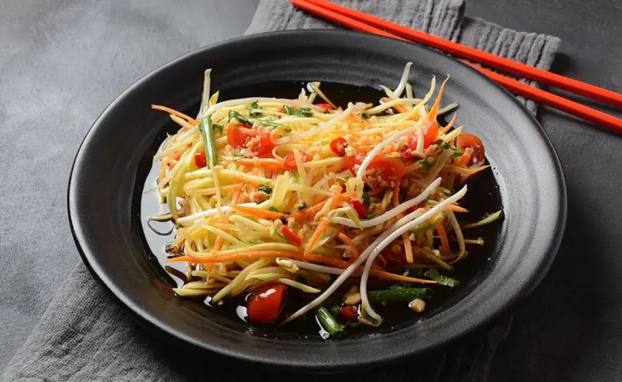 Papaya-Salat als Vorspeise - so gelingt knackiger Som Tam
