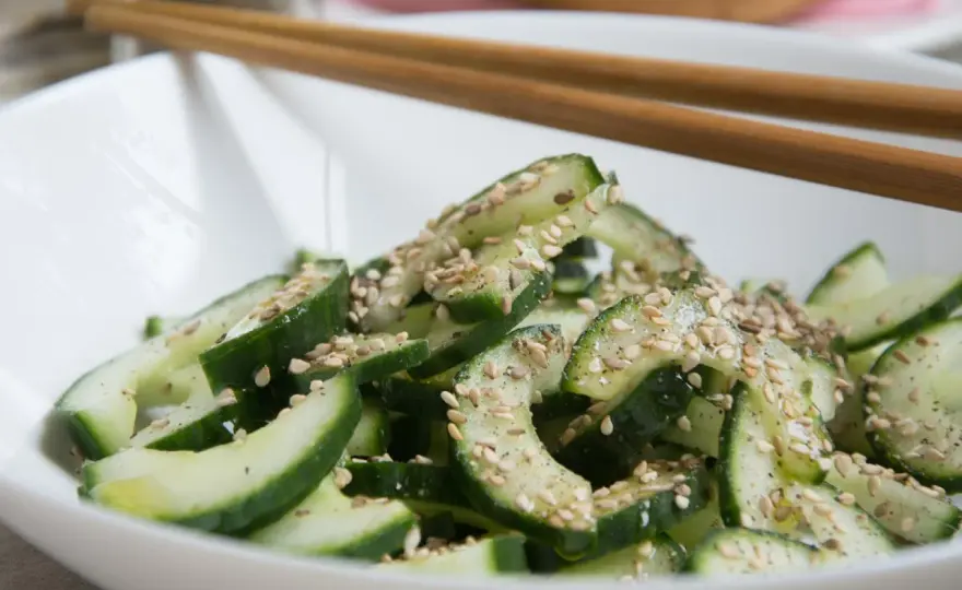 Koreanischer Gurkensalat Oi Muchim - so bleibt er knackig