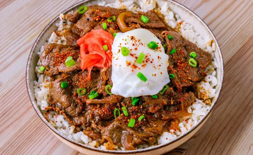 Japanische Bowl richtig aufbauen - Donburi einfach erklärt