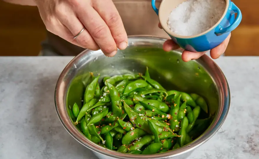 Edamame richtig zubereiten - Garzeit, Salz und passende Saucen