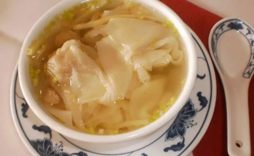 Wan-Tan-Suppe richtig machen - klare Brühe, Wontons, Timing