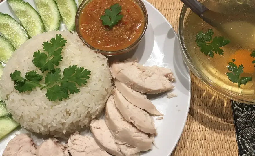 Khao Man Gai zu Hause - so gelingen Reis und Hähnchen