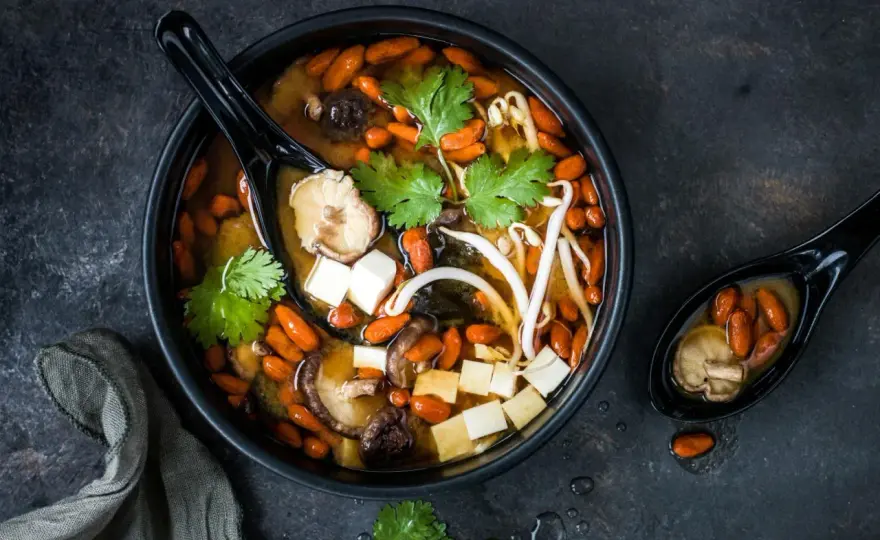 Misosuppe selber machen - einfaches Rezept mit Tofu