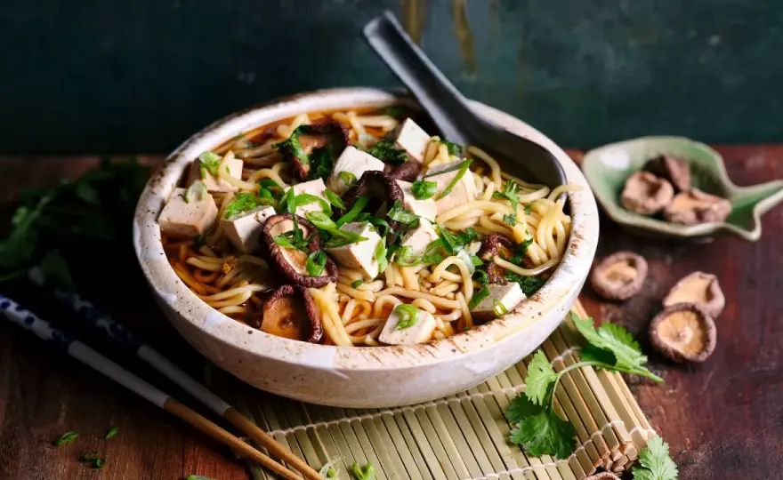 Shiitake-Ramen mit Miso-Brühe einfach zubereiten