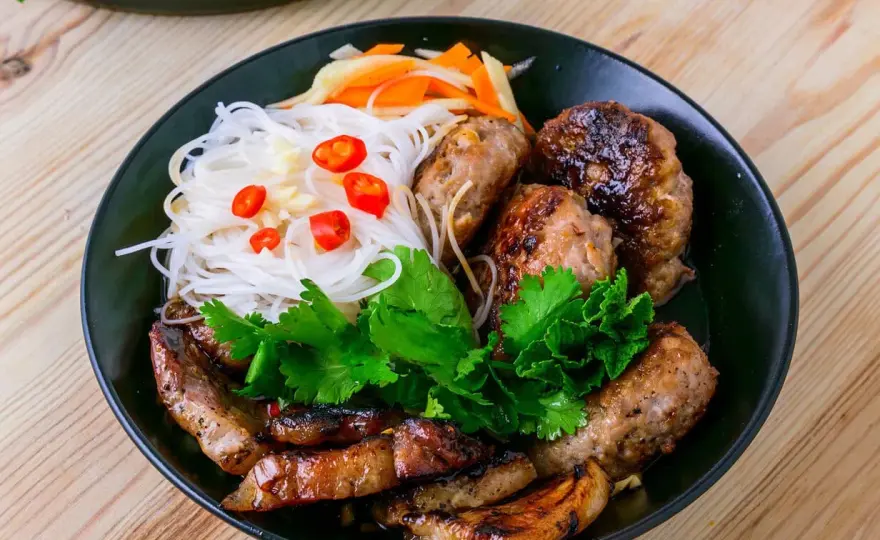 Bún chả aus Hanoi zu Hause zubereiten - so gelingt es