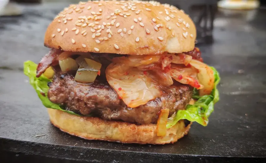 Korean Burger mit Kimchi und Gochujang-Sauce selber machen