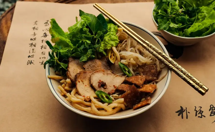 Cao Lau aus Hoi An - vietnamesisches Nudelgericht mit Biss